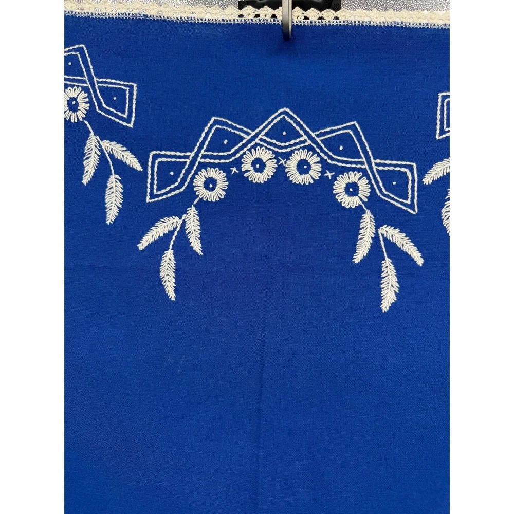 Boho Table Dresser Scarf Embroidered Floral Crochet Trim Square Cottage 29x30